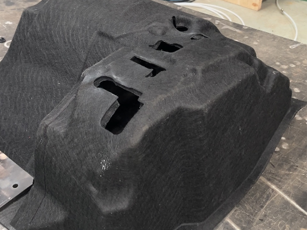 汽車發(fā)動(dòng)機(jī)隔音罩切割
